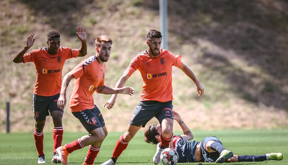 Triunfo folgado no primeiro teste 8