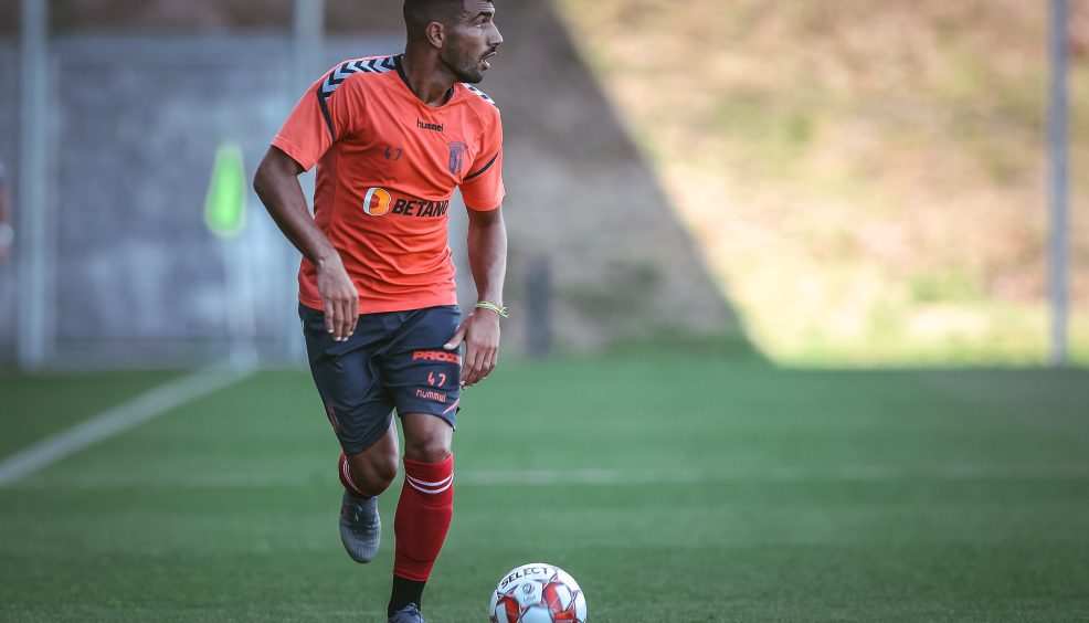 Triunfo folgado no primeiro teste 10