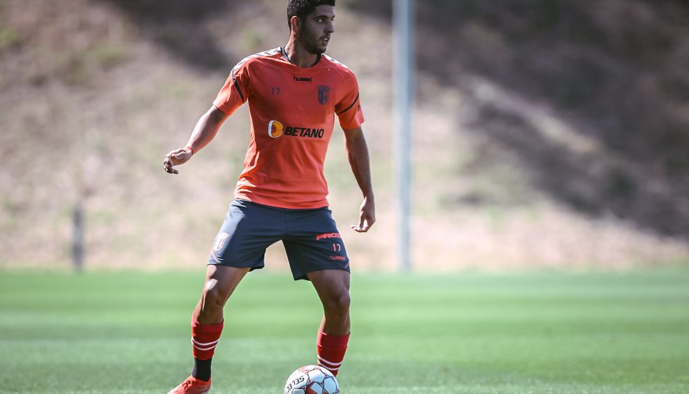 Triunfo folgado no primeiro teste 11