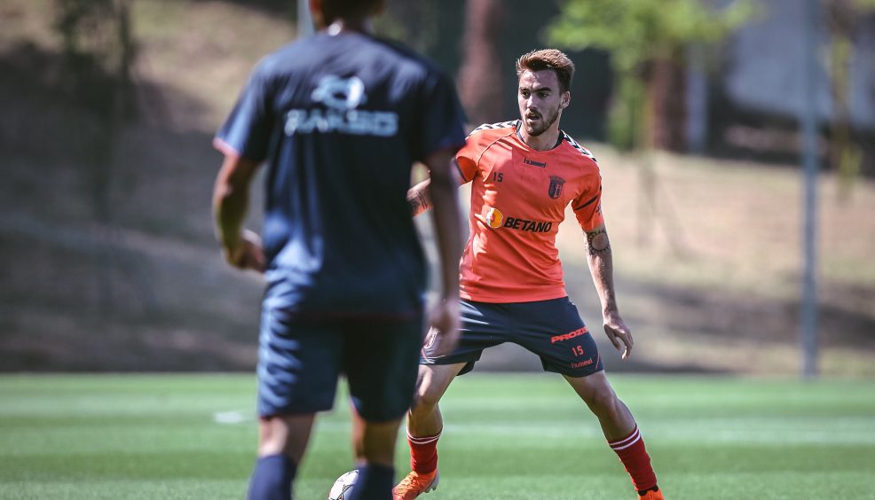 Triunfo folgado no primeiro teste 12