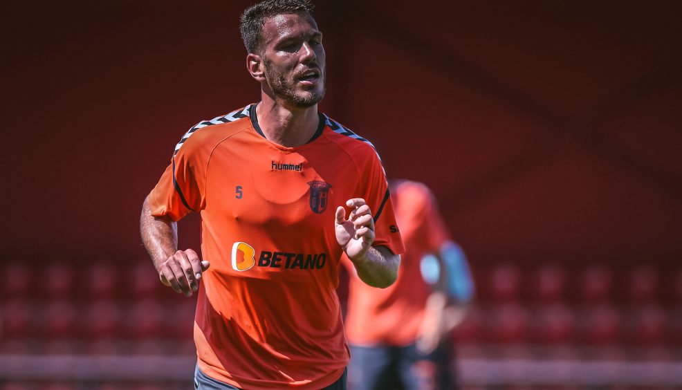 Triunfo folgado no primeiro teste 14