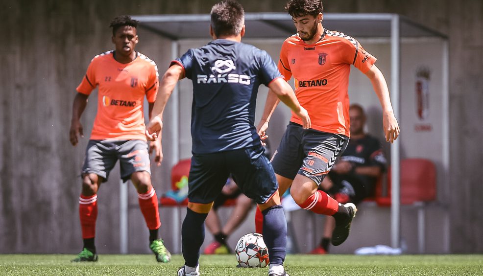 Triunfo folgado no primeiro teste 22