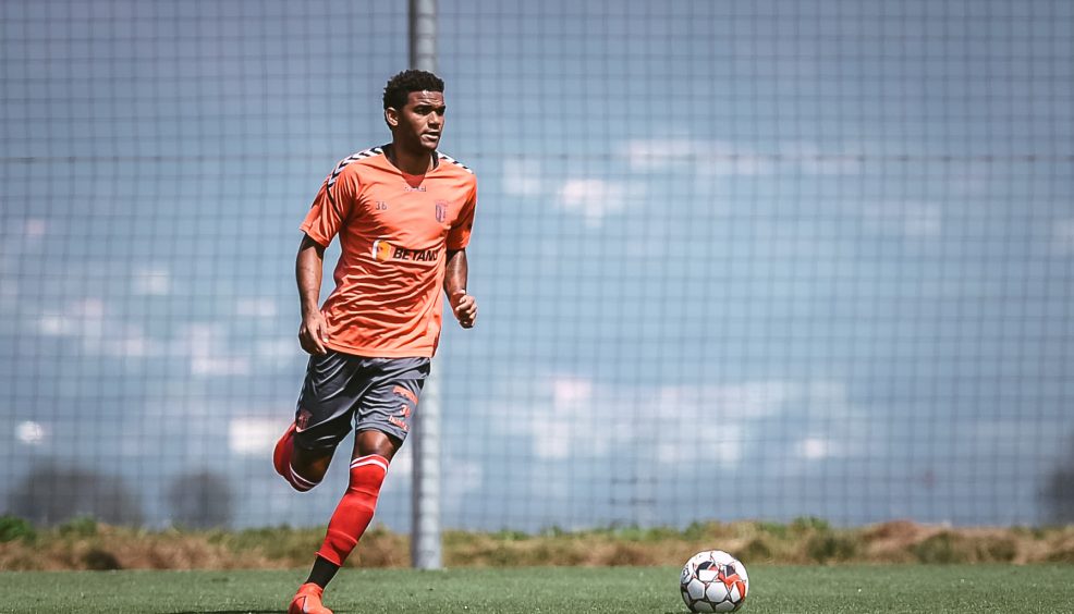 Triunfo folgado no primeiro teste 23