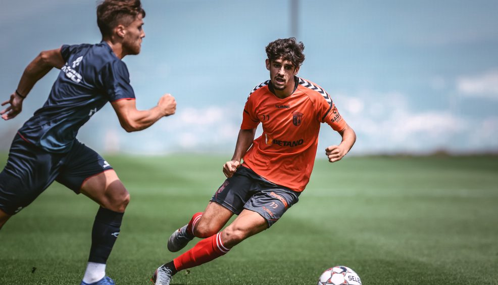 Triunfo folgado no primeiro teste 24