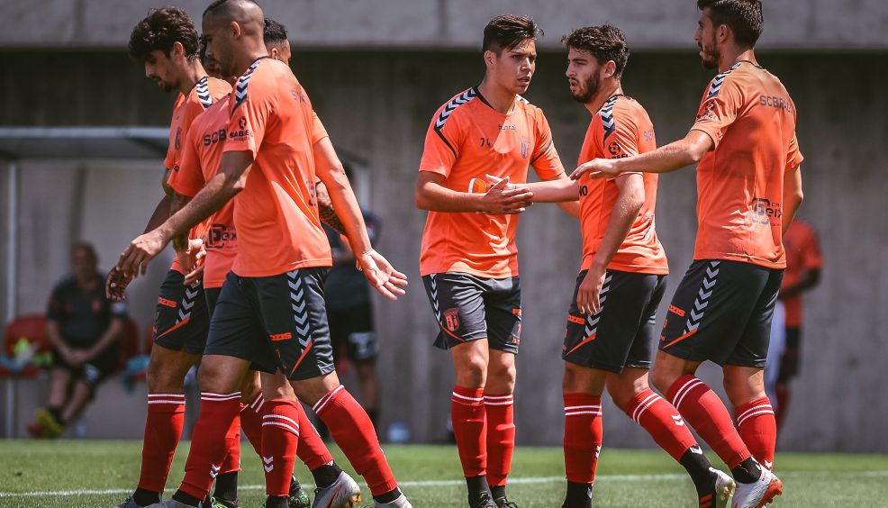 Triunfo folgado no primeiro teste 27