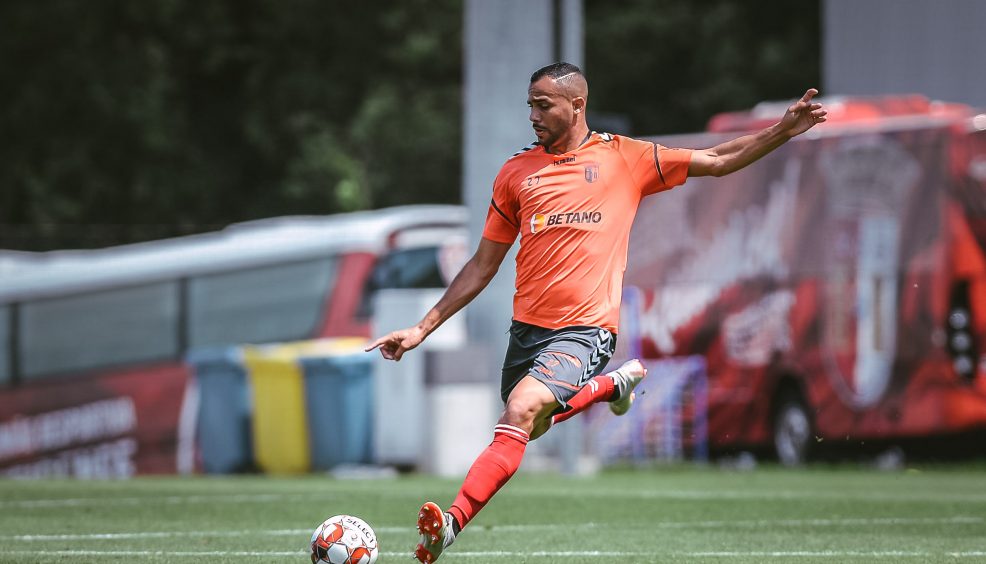 Triunfo folgado no primeiro teste 29