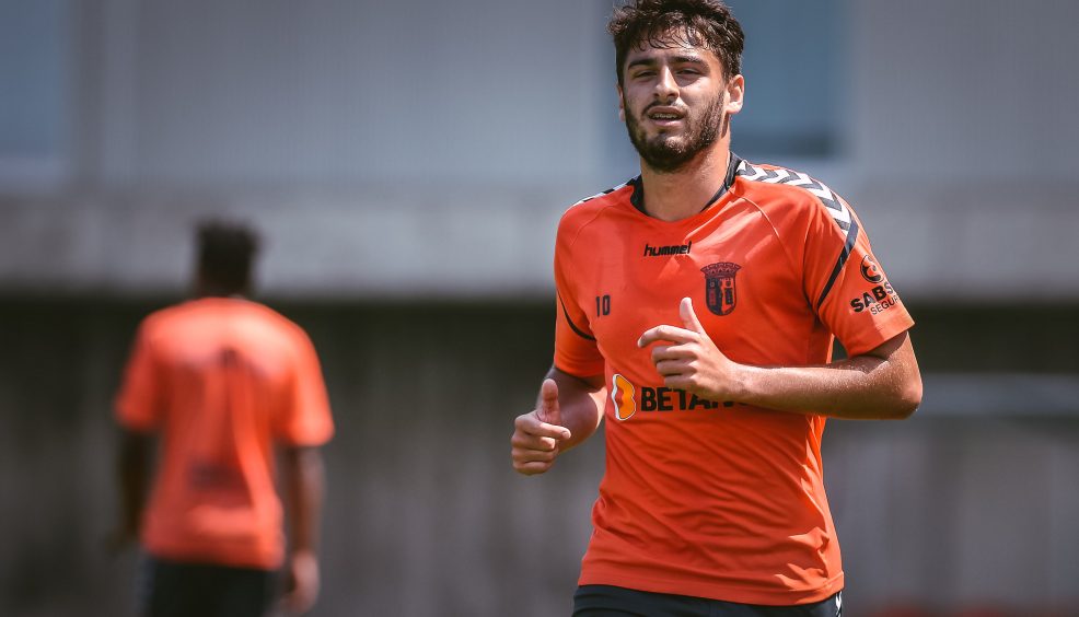 Triunfo folgado no primeiro teste 30