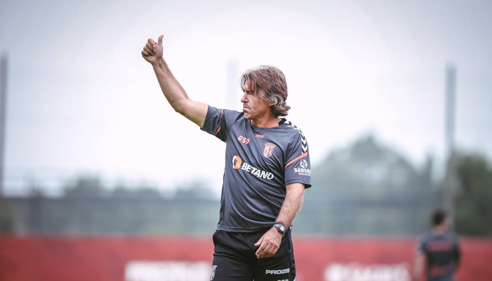 Stojiljkovic e Eduardo no plantel 5