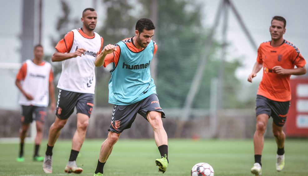 Stojiljkovic e Eduardo no plantel 11