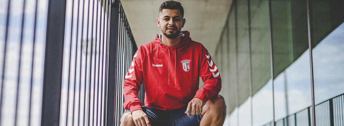 Douglas assina pelo SC Braga 1