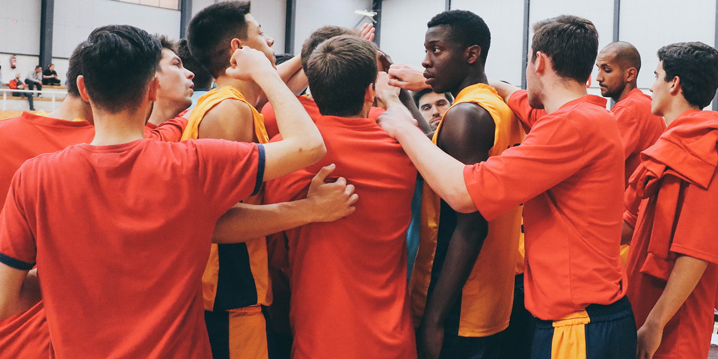 Gverreiros não travam a força do Ginásio Del Mar Marina