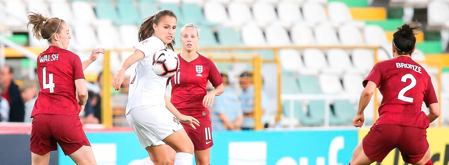 Dolores e Vanessa titulares frente à Inglaterra 1