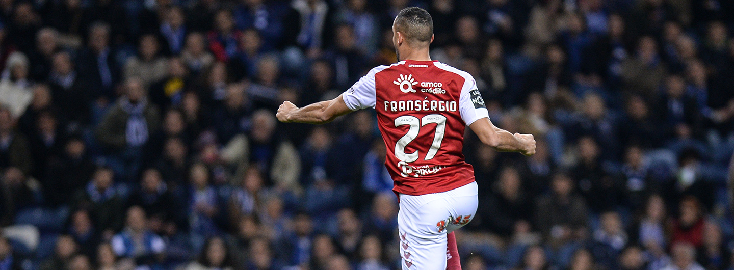 Gverreiros felizes em noite perfeita