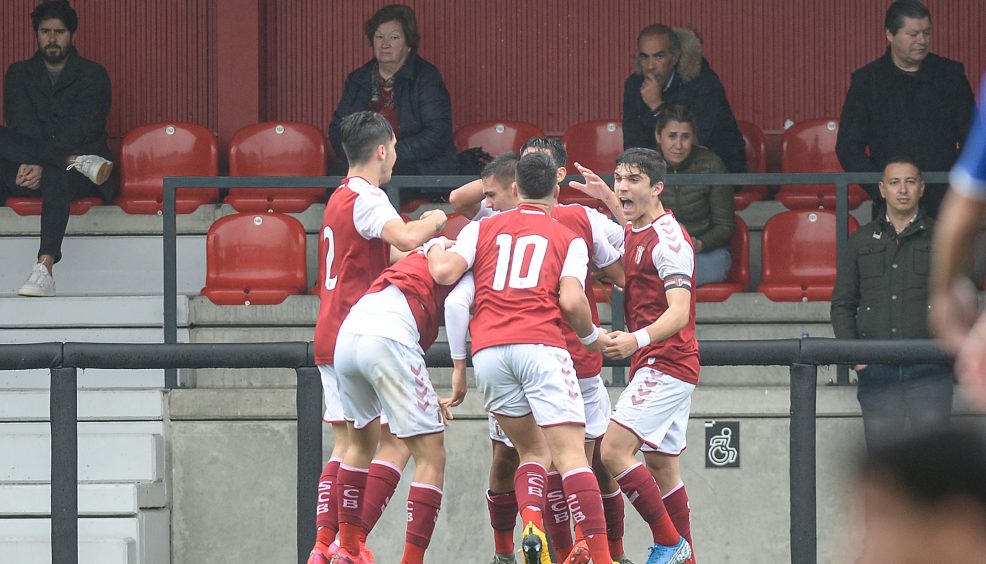 Sub-17 'metem a quarta' e ascendem ao pódio 15