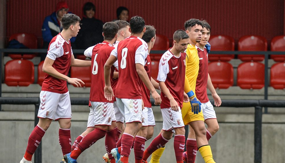 Sub-17 'metem a quarta' e ascendem ao pódio 17