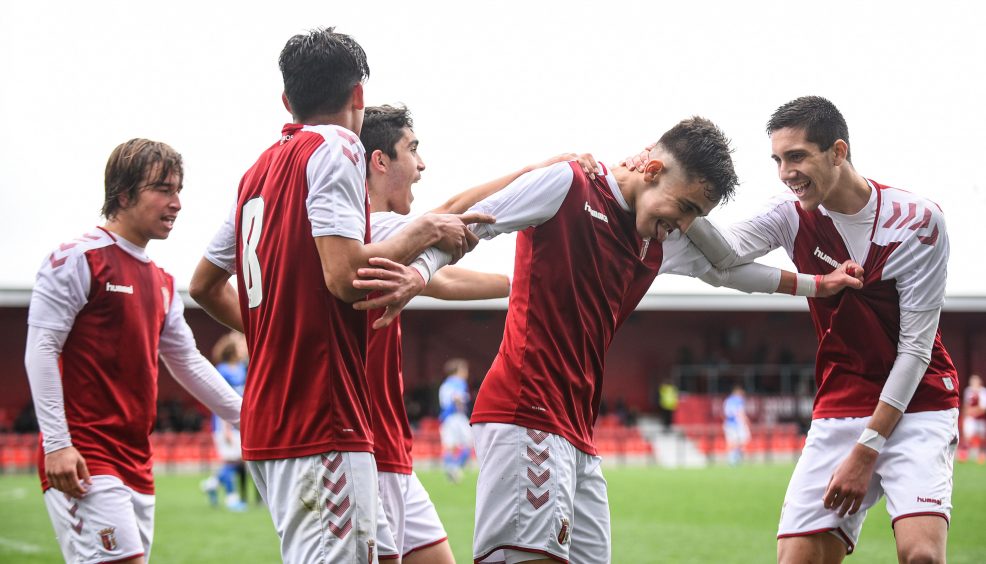 Sub-17 'metem a quarta' e ascendem ao pódio 19