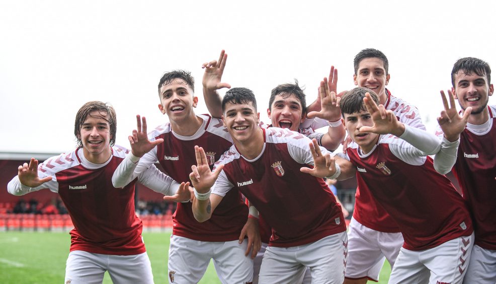 Sub-17 'metem a quarta' e ascendem ao pódio 20