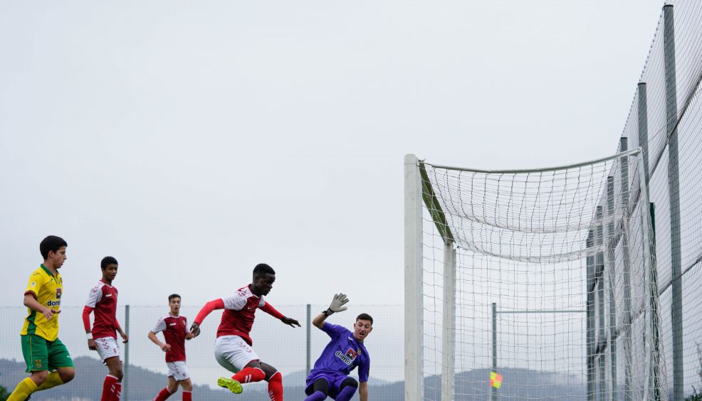 Domínio traduziu-se em goleada 12