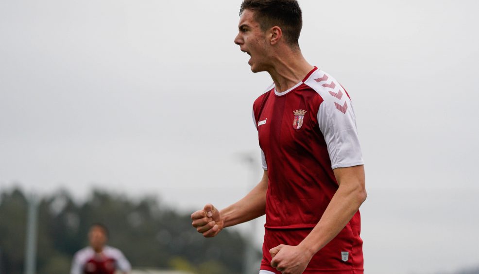 Domínio traduziu-se em goleada 13