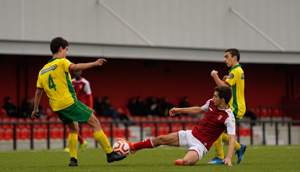 Domínio traduziu-se em goleada 16