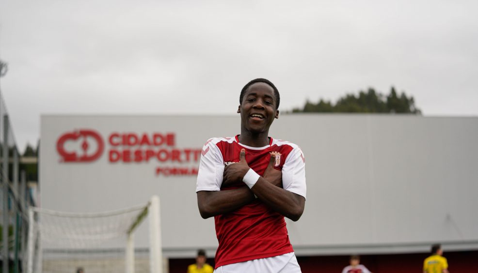 Domínio traduziu-se em goleada 17