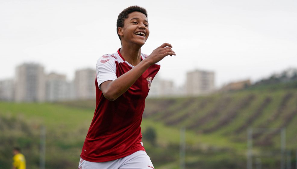 Domínio traduziu-se em goleada 18