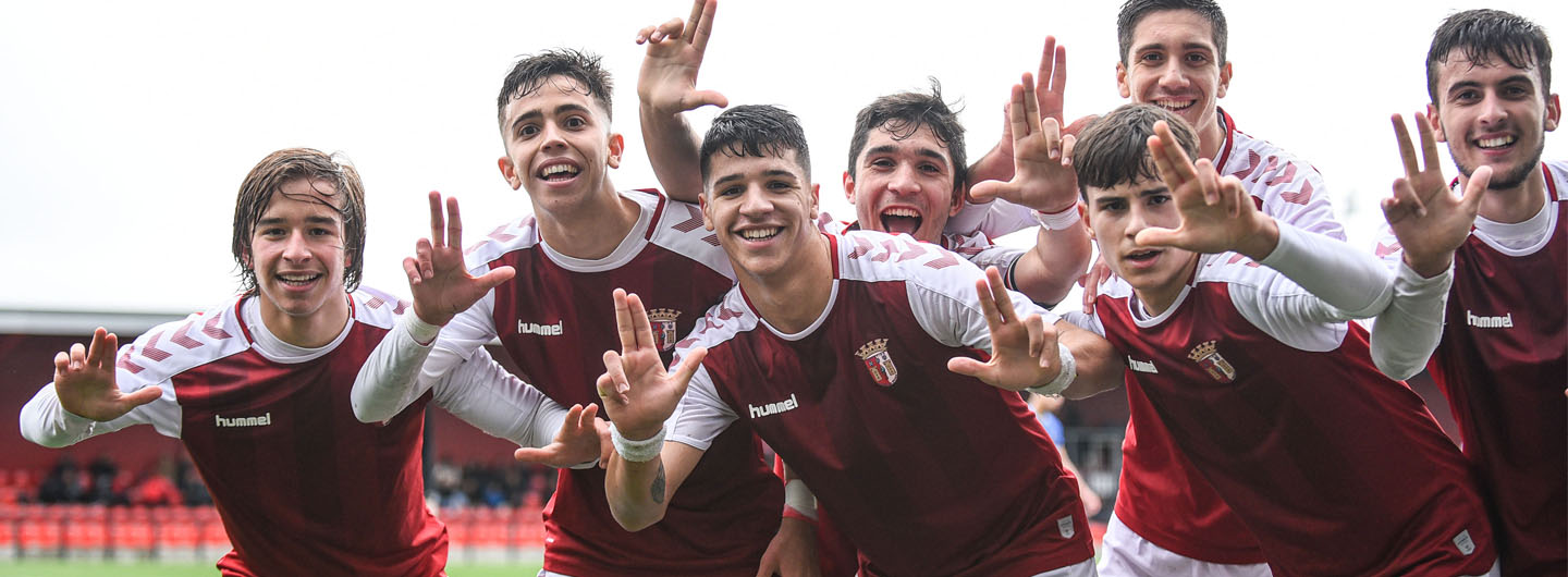 Sub-17 'metem a quarta' e ascendem ao pódio 4