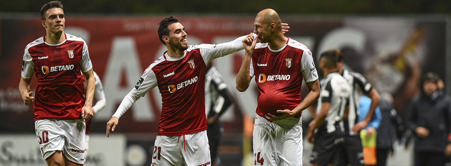 Alegria e futebol bonito na estreia de Custódio