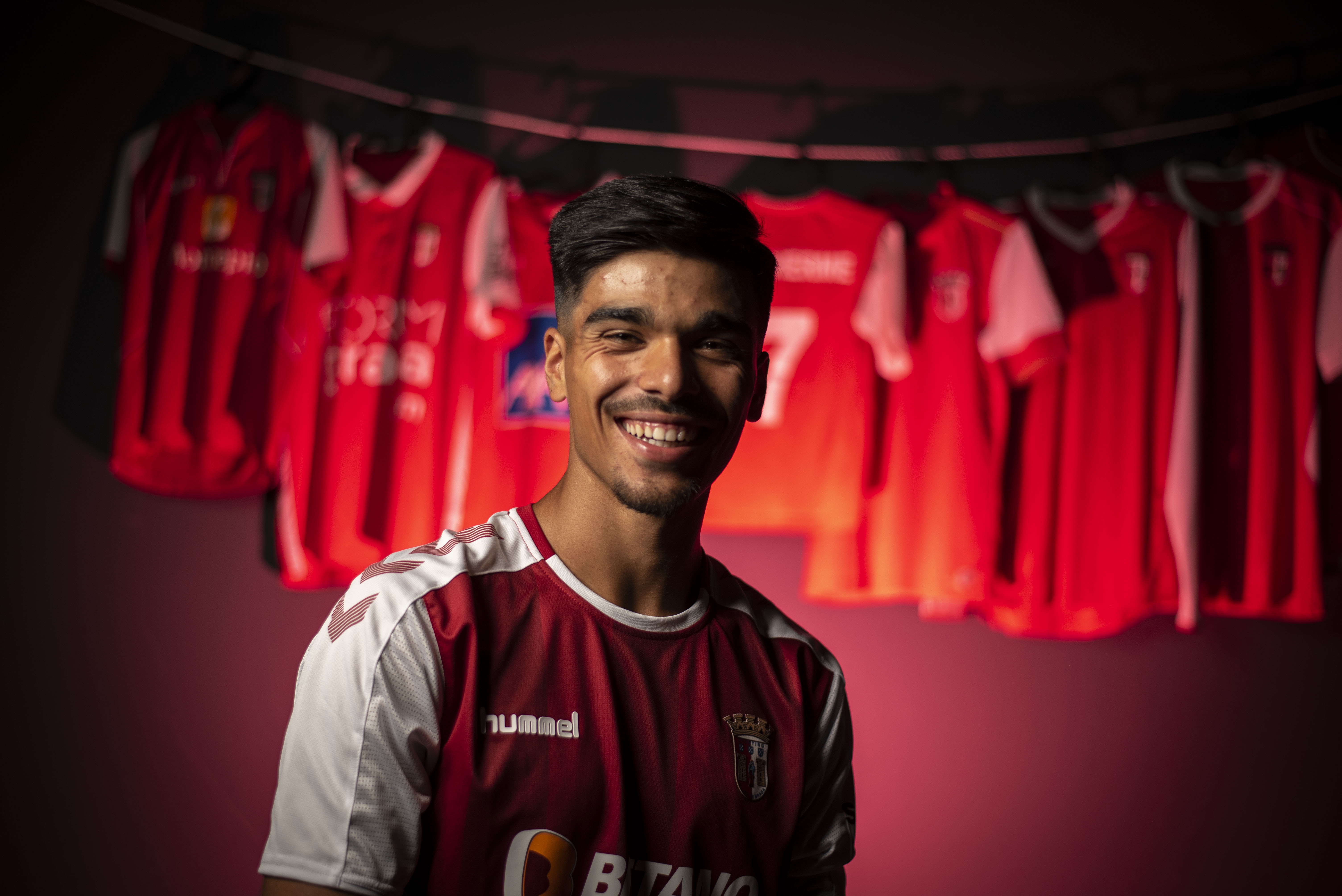 Guilherme assina contrato profissional 4