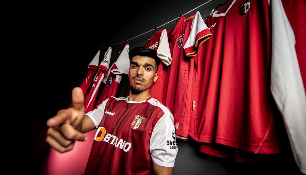 Guilherme assina contrato profissional 5