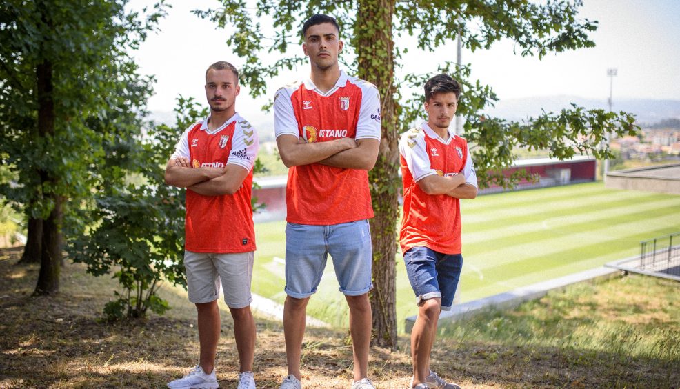 Contrato profissional para três Gverreiros 9