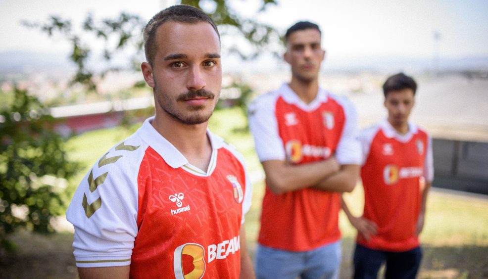 Contrato profissional para três Gverreiros 11