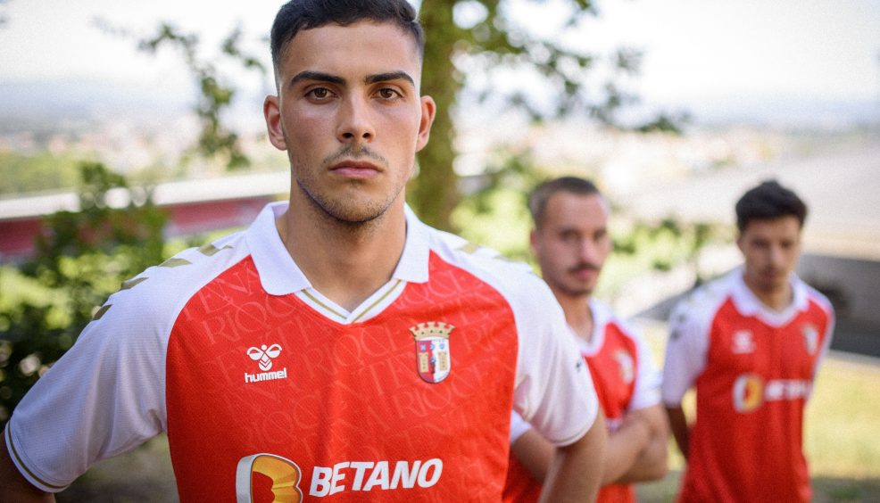 Contrato profissional para três Gverreiros 12