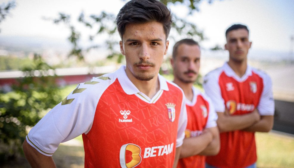 Contrato profissional para três Gverreiros 13