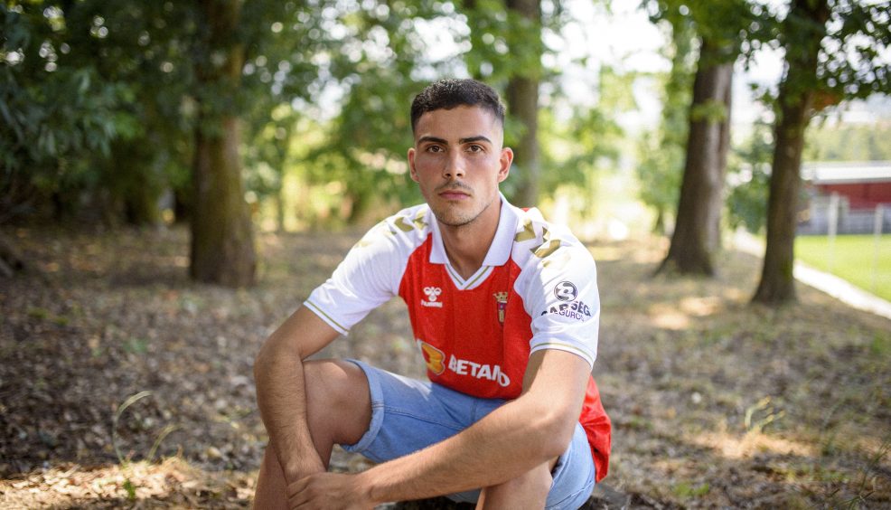 Contrato profissional para três Gverreiros 15