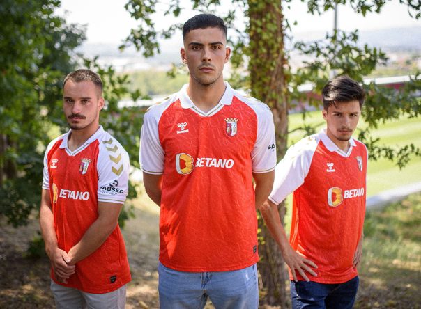 Contrato profissional para três Gverreiros