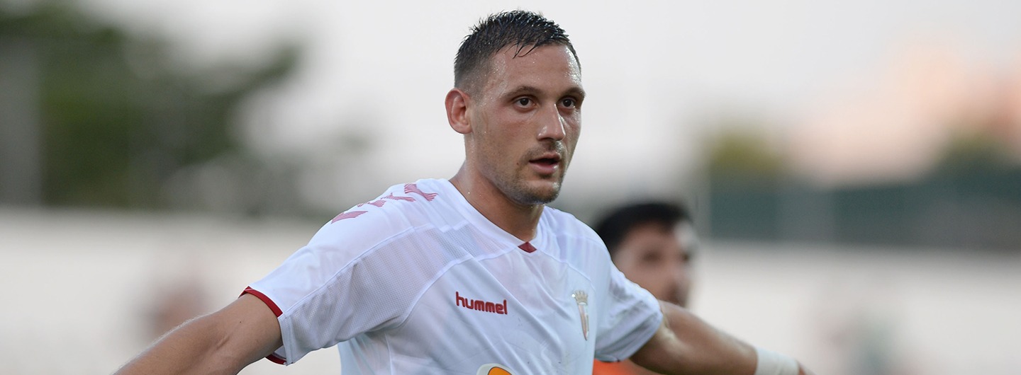 Stojiljković a título definitivo no Farense 2