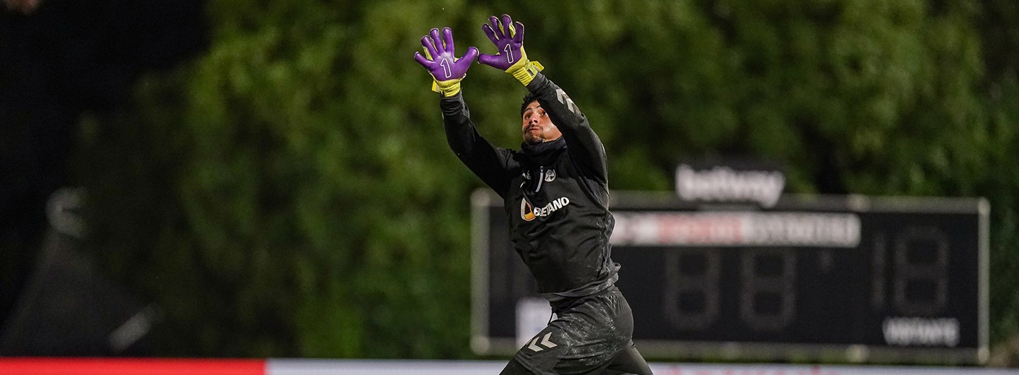 Matheus eleito melhor guarda-redes do mês de novembro da Liga Nos 3