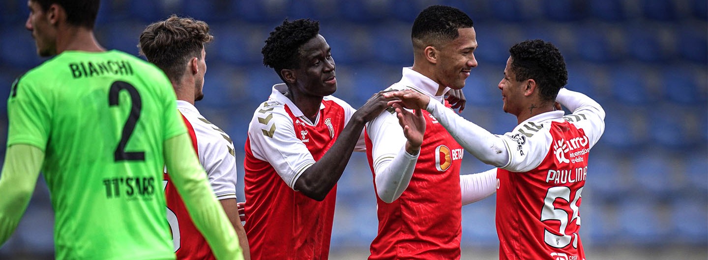 'Bês' com tarde demolidora