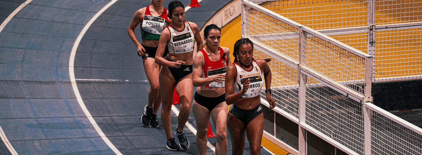 Três medalhas no primeiro dia dos CP de Pista Coberta