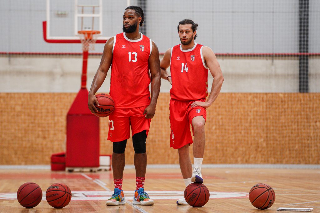 Calvin Chandler é reforço da equipa masculina de basquetebol 1