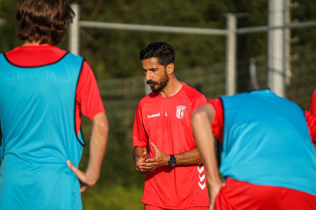 Equipa de futebol de praia regressa aos treinos
