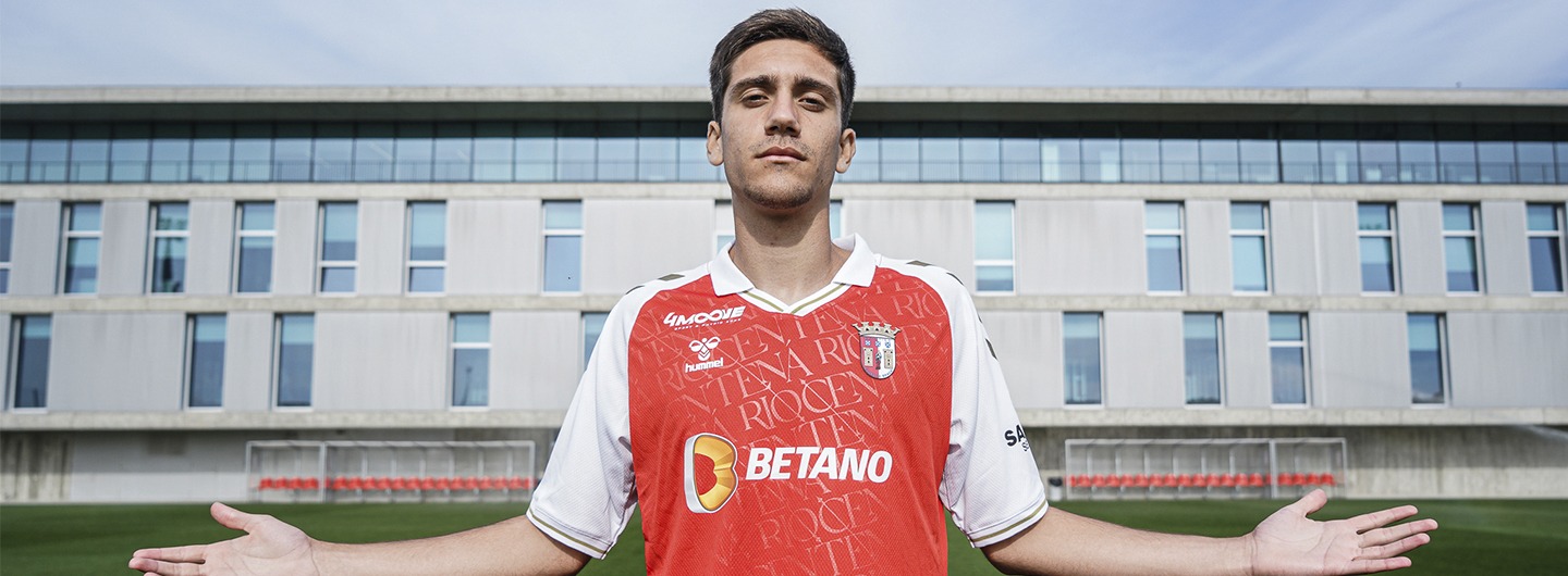 Beirão assina contrato profissional