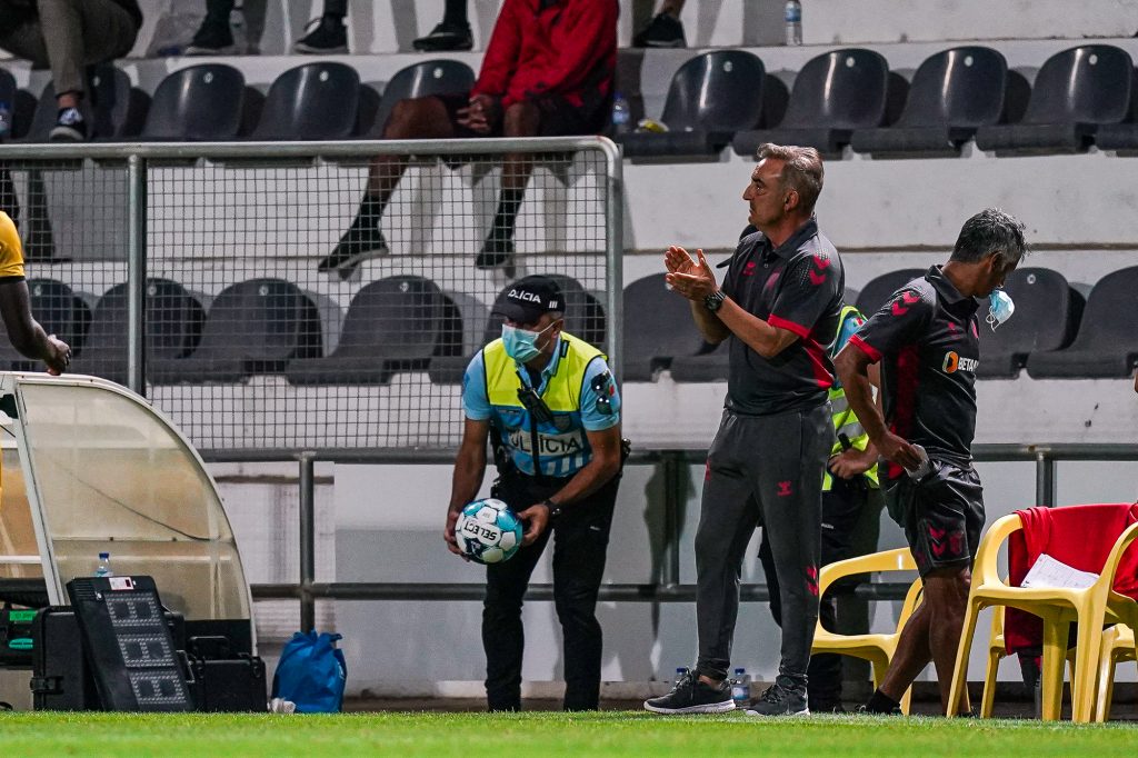 Carlos Carvalha: "Estou muito satisfeito com a atitude dos jogadores" 2