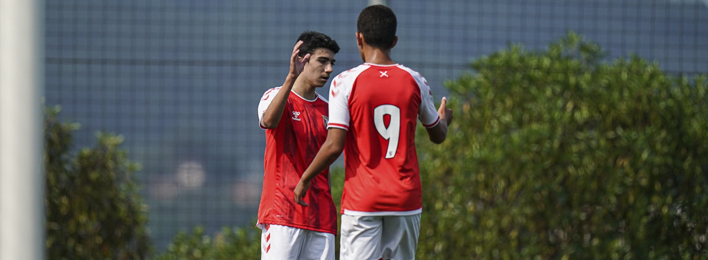 Sub-15 triunfam no dérbi 1