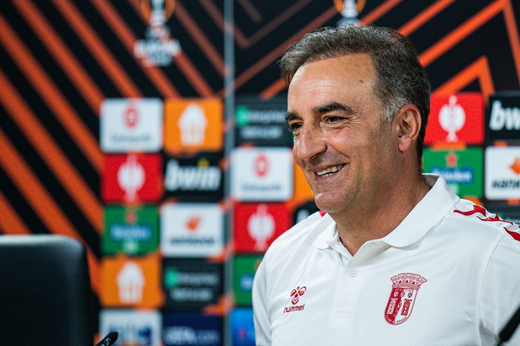 Carlos Carvalhal: "Está em perspetiva um bom jogo e queremos vencê-lo"