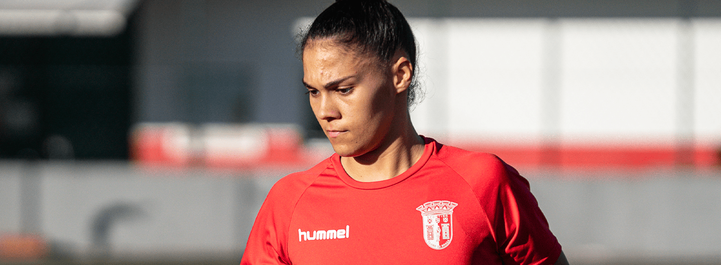 Equipa B feminina goleia na estreia 1