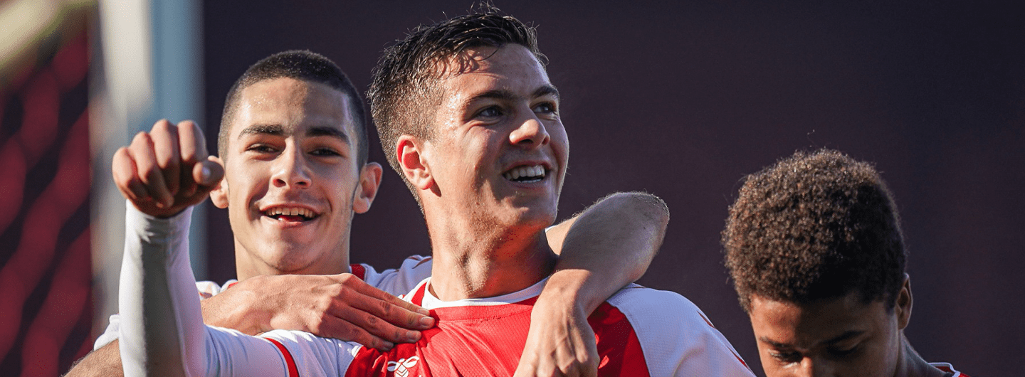 Sub-17 sobem à liderança