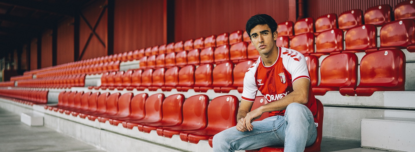 Vicente Durand assina contrato profissional 2