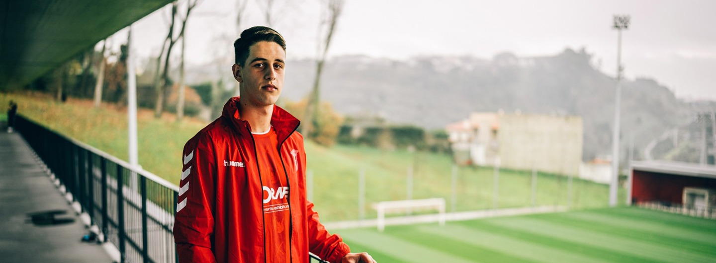 Nuno Patrício assina contrato profissional 1